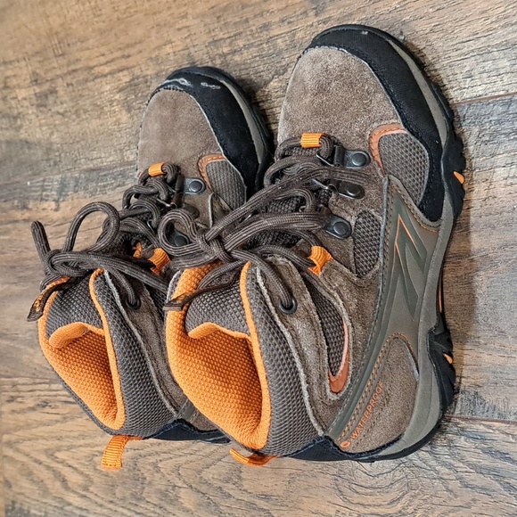 Hi-Tec Hiking Boots Youth * NOT a thrift store find - Picture 2 of 12